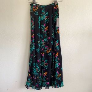 Eva Mendes Black floral skirt